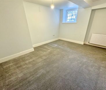 Clarendon Apartments, Canal Walk, SO14 - Photo 6