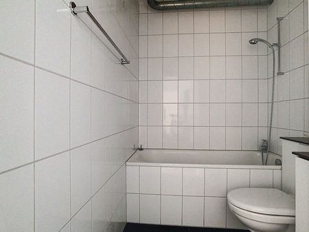 Superbe 2½ pièces rénové en plein coeur de la ville ! - Photo 3