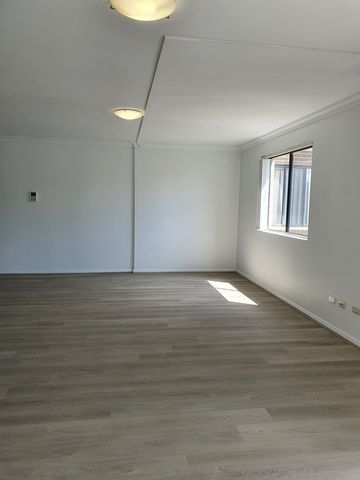 Just renovated - Spacious modern apartment - Photo 2