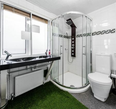 2 bedroom flat to rent - Photo 5