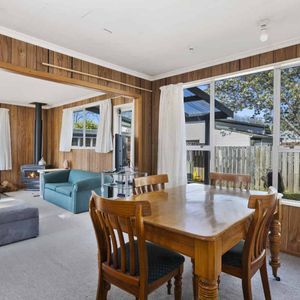 Central and Sunny on Rangiamohia! - Photo 2