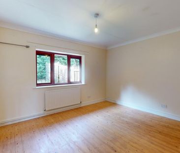 4 bedroom detached house to rent - Photo 3