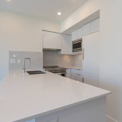 "Brand New Spacious 2/Bed 2 Bath Condo By SkyTrain" - Photo 4