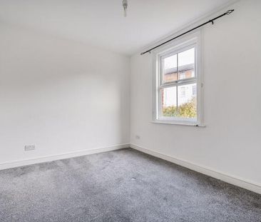 2 bedroom semi-detached house to rent - Photo 2