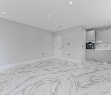 3 bedroom flat to rent - Photo 6