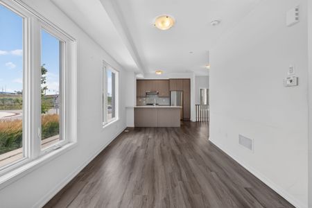 For Lease - 100 Honeycrisp Crescent Unit# 343, Vaughan, Ontario - Photo 5