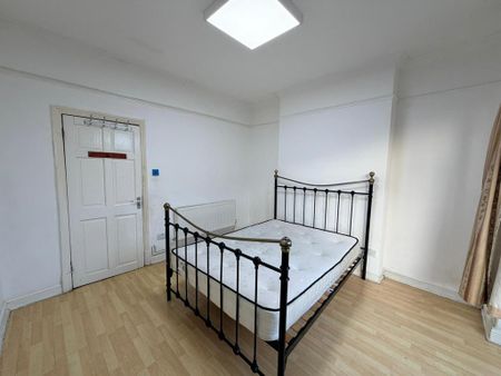 4 bedroom terraced house to rent - Photo 5