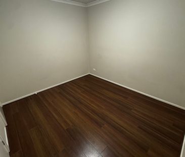 Cranbourne East - Photo 3