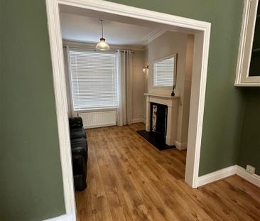 2 bedroom end of terrace house to rent - Photo 3