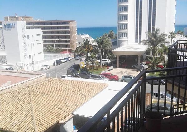 IT'S NOT LONG SEASON from 01/9/2024-30/6/2025 Nice apartment with sea views in La Carihuela (Torremolinos)