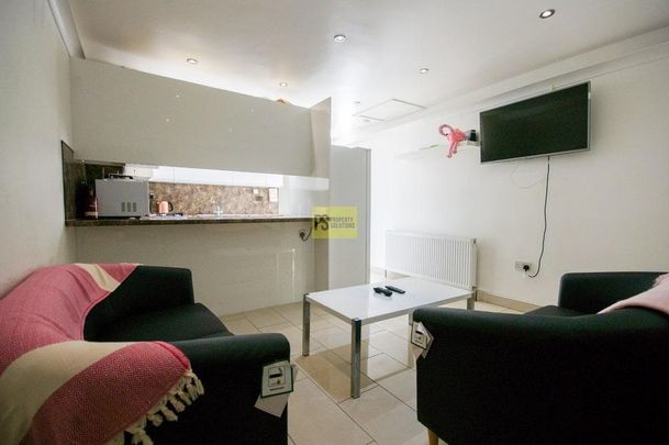 6 bedroom terraced house to rent - Photo 1