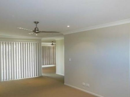 Spacious 4-Bedroom Home Backing Onto the Golf Course - Photo 4