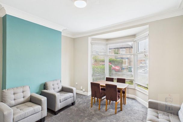 4 bedroom house of multiple occupation to rent - Photo 1