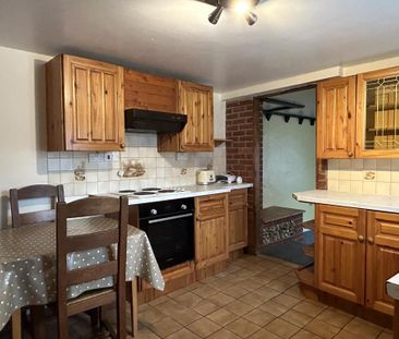 2 bedroom semi-detached house to rent - Photo 4