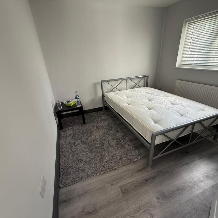 1 bedroom in a house share to rent - Photo 1