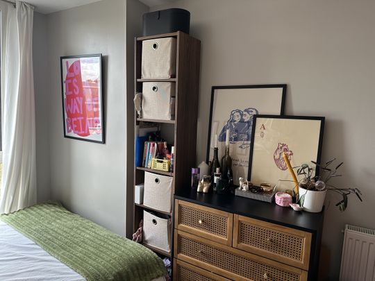 2 Bed Flat, The Crescent, SE8 - Photo 1