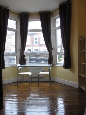 Studio Flat, Mountfield Road, N3 - Photo 1