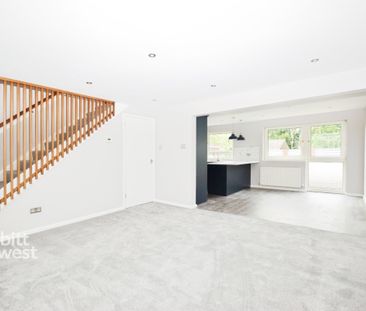 2 bedroom maisonette to rent - Photo 2