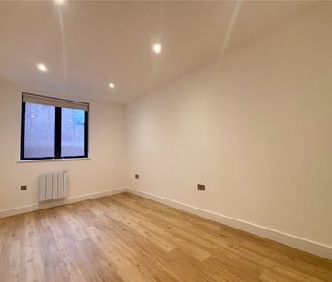 Farnborough Road, Farnborough, Hampshire, GU14 - Photo 1