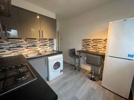 High Street, Edgware, Middlesex, HA8 - Photo 4