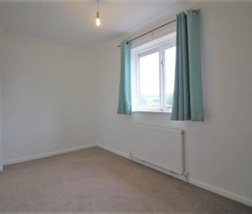 2 bedroom end of terrace house to rent - Photo 2