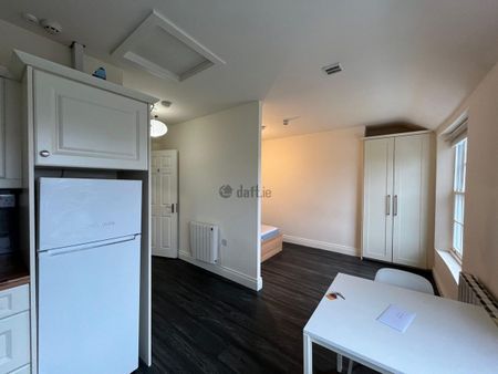 Apartment to rent in Dublin, Blessington St - Photo 2