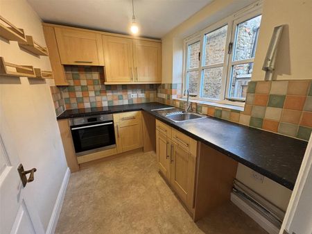 Madison Court, West Street, Crewkerne - Photo 3