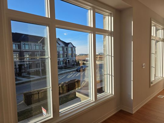 For Lease - 484 Provident Way, Hamilton, Ontario - Photo 1