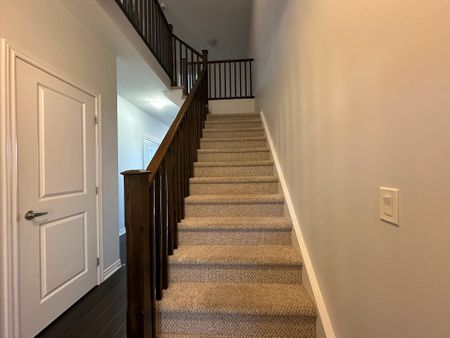 For Lease - 2352 Natasha Circle, Oakville, Ontario - Photo 2