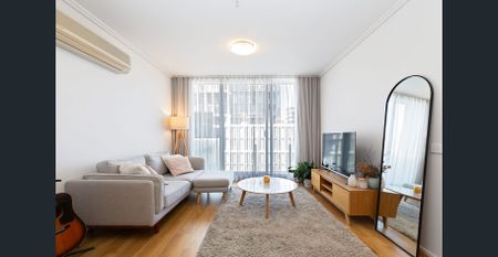 Spacious, Bright and Perfectly Positioned Apartment! - Photo 3