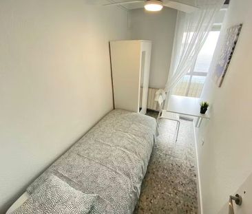 Calle de Tordegrillos, Madrid, Community of Madrid 28021 - Photo 2