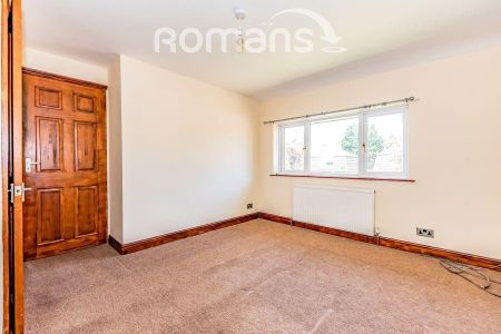 3 bedroom semi-detached house to rent - Photo 4