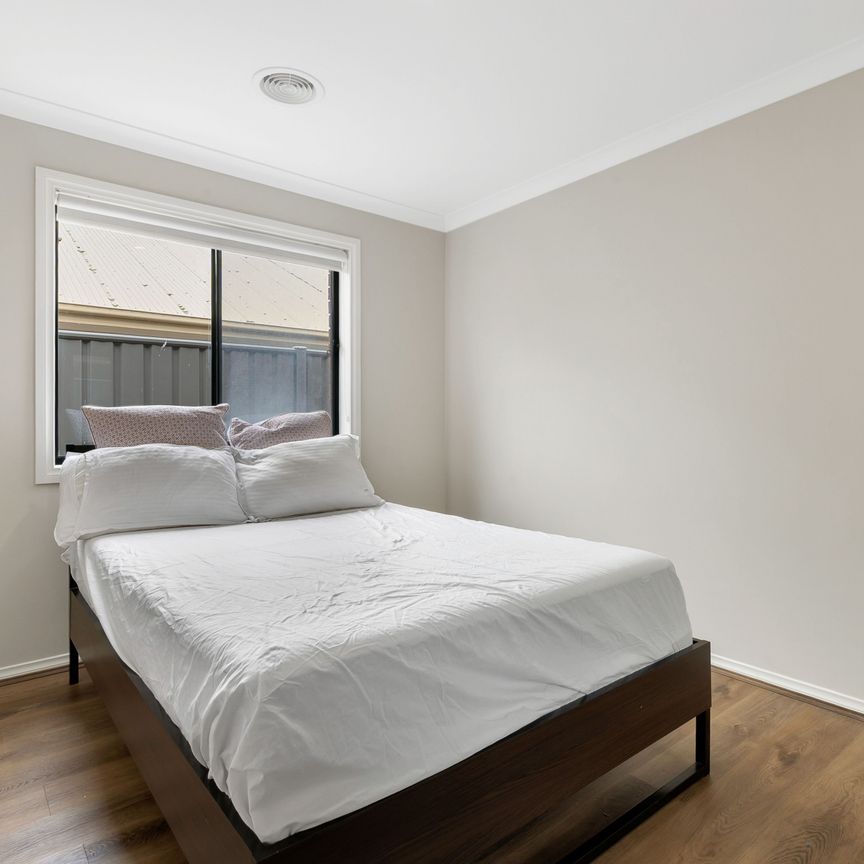 Contemporary Elegance Meets Family Comfort! - Photo 1