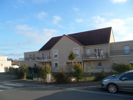 A LOUER - BOURGES - T2 avec terrasse, parking et cave. - Photo 2