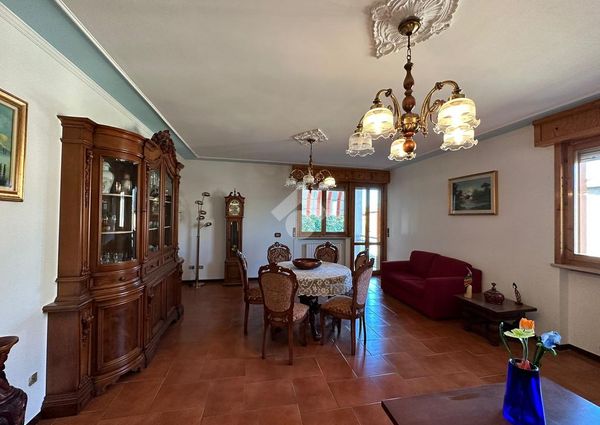 Porzione di bifamiliare in affitto