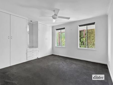 Neat home with separate studio - Photo 3