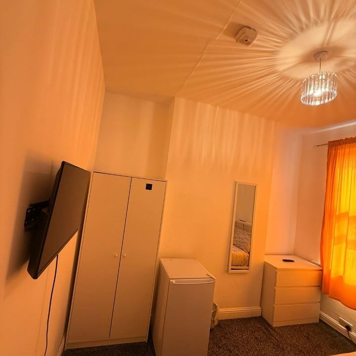 Room in a Shared House, Mossford St, E3 - Photo 1