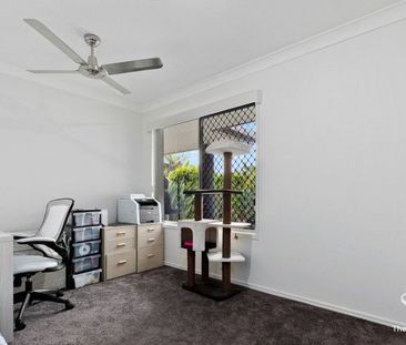 4 Bedroom 2 Bath 4 Car Ducted Air & Pool - Photo 6