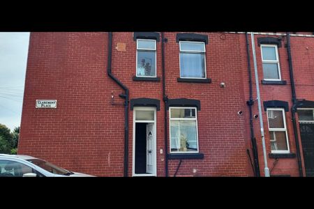 4 Bed End Terrace, Claremont Place, LS12 - Photo 3