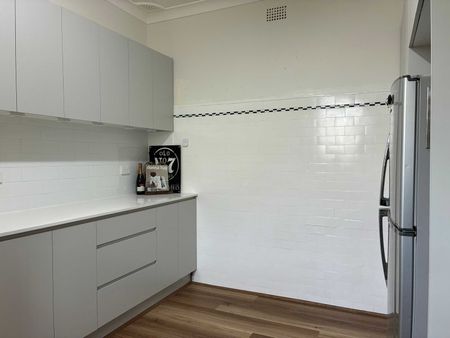 Freestanding Family Home in Prime Petersham Pocket - Photo 4