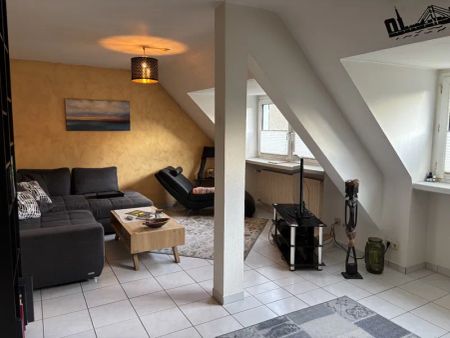 Düsseldorf-Eller: Großzügige 2-Zimmer-Dachgeschoss-Wohnung! - Photo 2