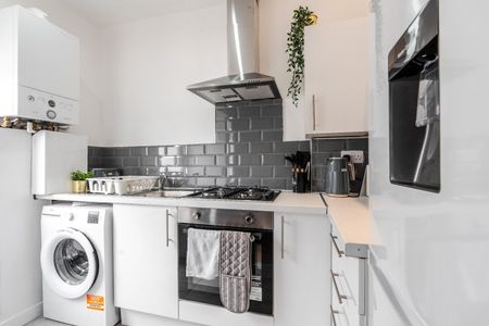 4 Bed Terraced House, Chester Road, L6 - Photo 2