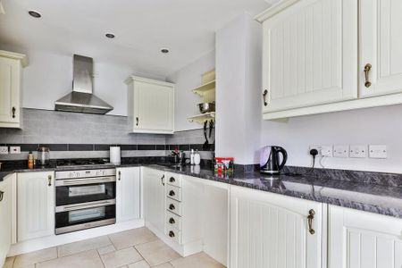 2 bedroom maisonette to rent - Photo 4