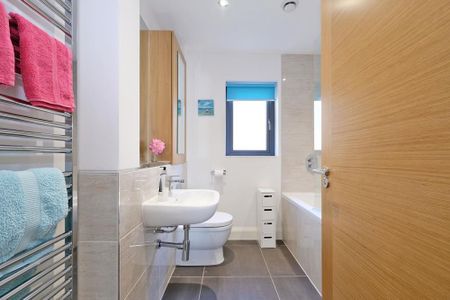 2 bedroom terraced house to rent - Photo 4