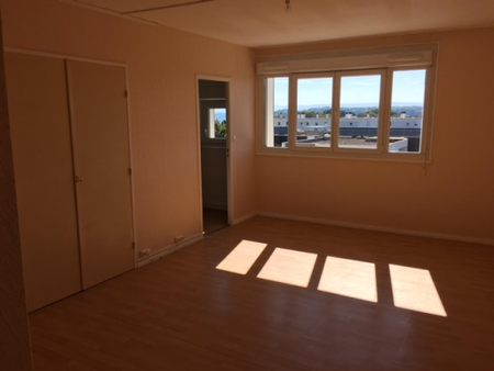 Location : Appartement 2 pièces 44 m2 – GRAND CHARMONT - Photo 4