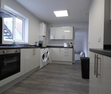 1 bedroom in a house share to rent - Photo 5