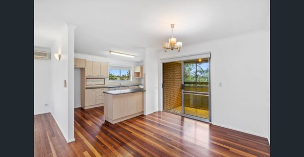 LARGE IMMACULATE FAMILY HOME - Photo 1