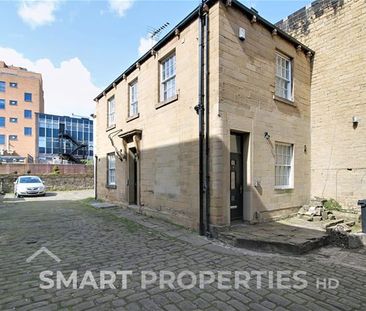 Union Bank Yard, Huddersfield - Photo 2