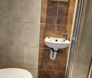 Strode Crescent, Sheerness ME12, London - Photo 1