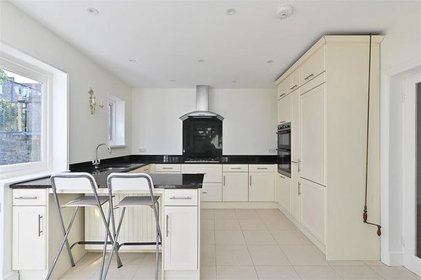 4 bedroom house to rent - Photo 1